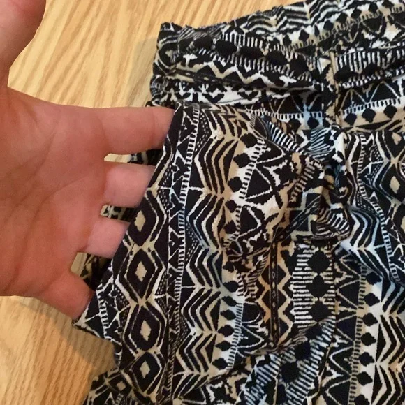 Terra & Sky Patterned Shorts 3X - Picture 3 of 6